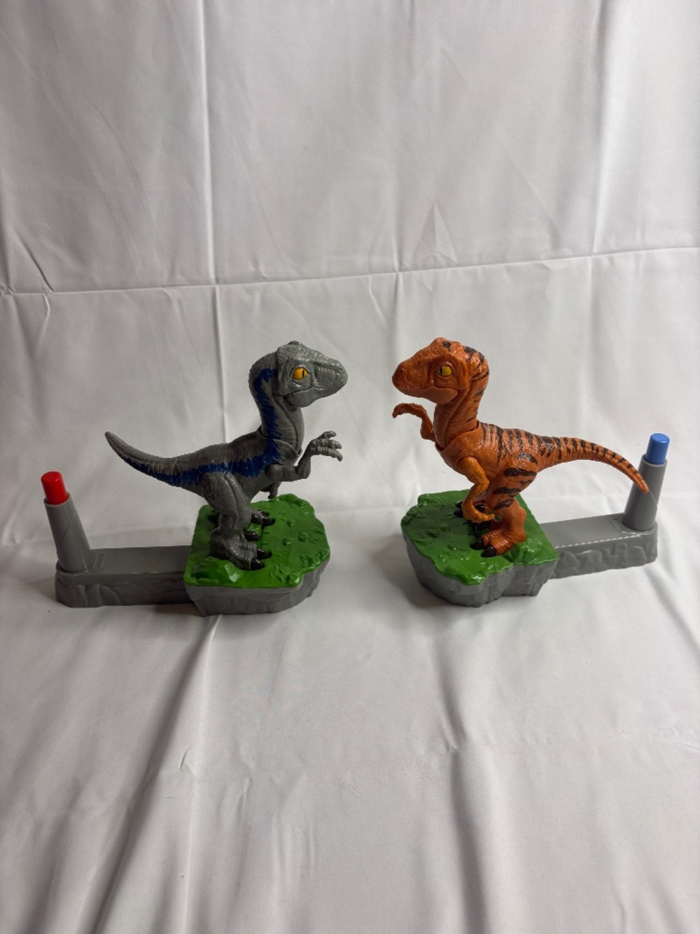 Jurassic World Rock'Em Sock'Em Robots Blue vs Atrociraptor Game